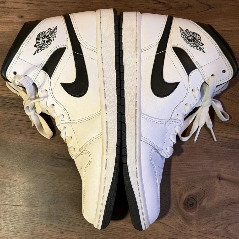 Nike Air Jordan 1 Mid Reverse Panda Mens 8.5 White Black DQ8426-132 Leather